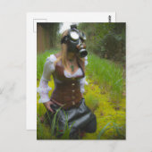 Une femme dans un masque à gaz dans la carte posta (Devant / Derrière)