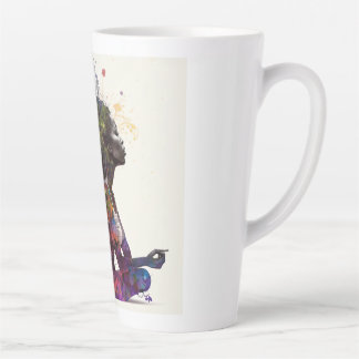 Une Femme Inspirée Embrasse Latte Mug