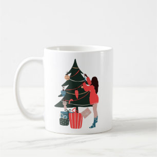 Une femme noire décorant la Mug Café Arbre de Noël