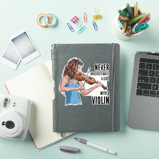Une fille avec un autocollant de violon (Couverture iPad)