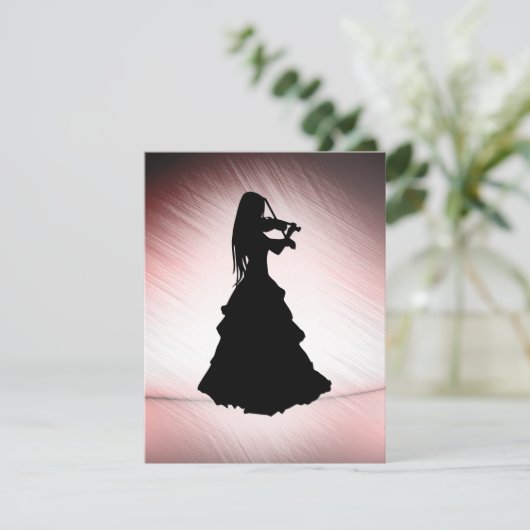 Une fille tzigane joue violon Invitation unique (Debout devant)