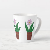 Une Fleur Violette Dans Une Mug Pot Latte (Angle droit)