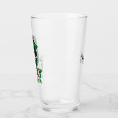 Une Heureuse Lassie Avec Du Verre De Nom (Gauche)