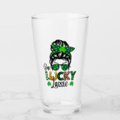 Une Heureuse Lassie Avec Du Verre De Nom (Devant)