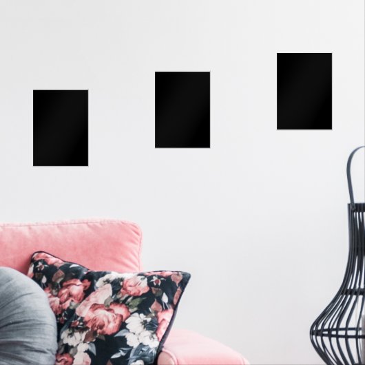 Une horloge blanche affichée en évidence contre un (Salon)