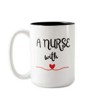 Une Infirmière Avec Mug Coeur