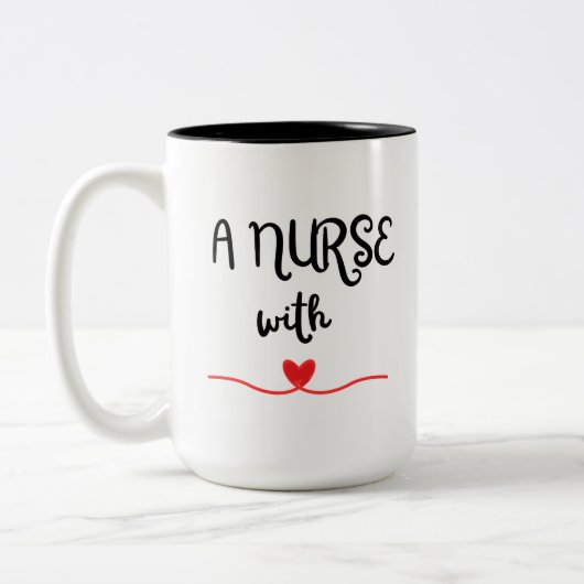 Une Infirmière Avec Mug Coeur (Gauche)