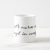 Une infirmière est... Mug (Centre)
