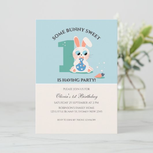 Une invitation à l'anniversaire de lapin doux lapi (Debout devant)
