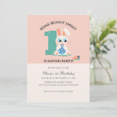 Une invitation à l'anniversaire de lapin doux lapi (Debout devant)