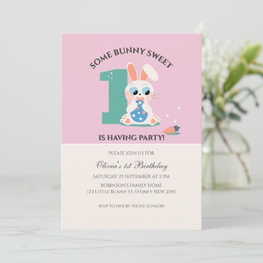 Une invitation à l'anniversaire de lapin doux lapi (Debout devant)