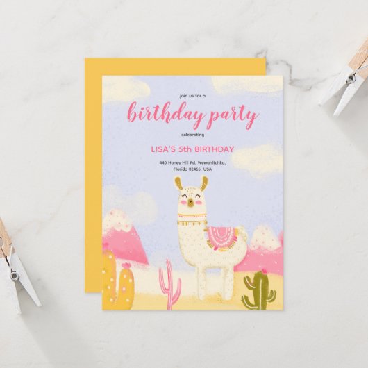 Une invitation d'anniversaire avec un lama. (Devant/Arrière en situation)