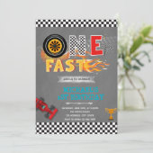 UNE invitation de fête d'anniversaire rapide (Debout devant)