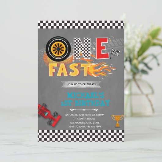 UNE invitation de fête d'anniversaire rapide (Debout devant)