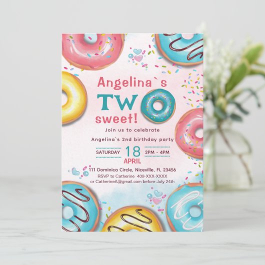 Une invitation vibrante pour un 2ème anniversaire  (Debout devant)