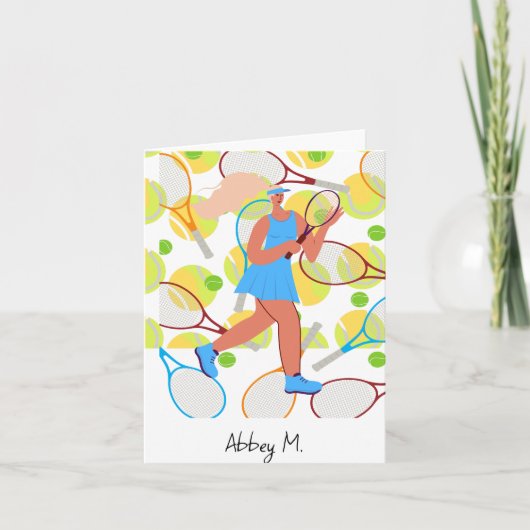 Une joueuse de tennis joue au tennis (Devant)