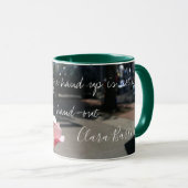 Une main n'est pas en hausse une tasse de (Devant droit)