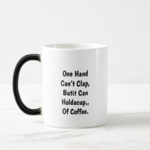 Une main, une tasse de café