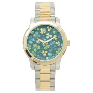 une montre de trèfle à quatre feuilles