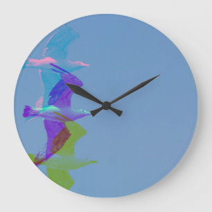 Une mouette sur une horloge murale