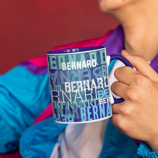 Une Mug Pleine De Noms Bleus