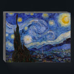 Une nuit étoilée : Saint Remy par Vincent Van Gogh<br><div class="desc">L'année est 1889. Vincent Van Gogh est un patient de l'asile Saint-Paul-de-Mausole à Saint-Rémy-de-Provence, France. Il souffre de maladie mentale, et ses médecins lui ont conseillé de rester à l'intérieur et d'éviter de peindre. Mais Van Gogh ne peut pas résister à l'envie de créer, et il passe ses jours à...</div>