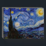 Une nuit étoilée : Saint Remy par Vincent Van Gogh<br><div class="desc">L'année est 1889. Vincent Van Gogh est un patient de l'asile Saint-Paul-de-Mausole à Saint-Rémy-de-Provence, France. Il souffre de maladie mentale, et ses médecins lui ont conseillé de rester à l'intérieur et d'éviter de peindre. Mais Van Gogh ne peut pas résister à l'envie de créer, et il passe ses jours à...</div>
