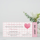 Une petite chérie est sur la voie Invitation (Debout devant)