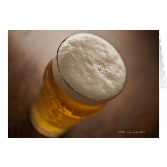 Une pinte de lager, dos vers faible profondeur d'a (Devant horizontal)
