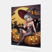 Une sorcière d'Halloween aux yeux verts sur Jack-O (Angle)