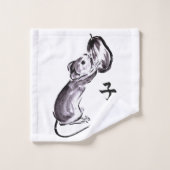 Une souris avec une peinture à l'encre sumie de no (Gant de toilette)