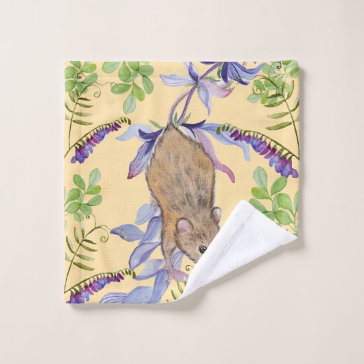 Une souris drôle dans un fourré de fleurs. (Gant de toilette)