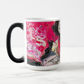 Une tasse aux couleurs rose, or et noir (Gauche)