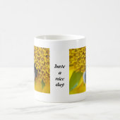 Une tasse de bourdon tacheté: have nice (Centre)