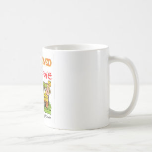 Une tasse de café de rampement de barre d'amour