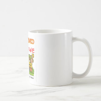 Une tasse de café de rampement de barre d'amour