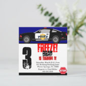 Une voiture de police très tendance Invitation de  (Debout devant)