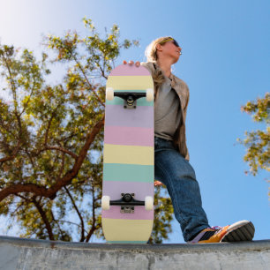 Uneven Stripes-pasta roze, geel, Paars en groen Skateboard