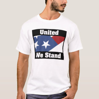 Uni nous tenons le T-shirt
