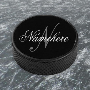 Uniek monogram voor speciale zwart-witnamen hockey puck