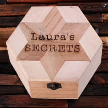 Unieke gegraveerde hexagon Light Wood Jewels Box