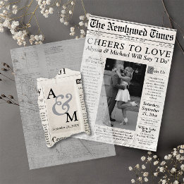 Unieke krant bruiloft monogram moderne overlay vellum uitnodigingen