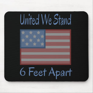 United We staan 6 feet naast de Amerikaanse vlag Muismat