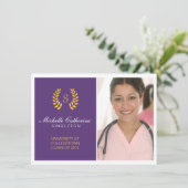 Université Purple & Gold Graduation Faire-part (Debout devant)