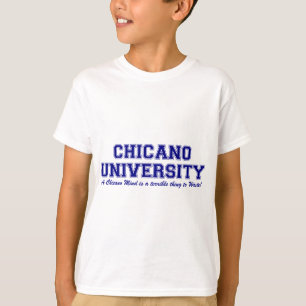 Universiteit van Chicano T-shirt