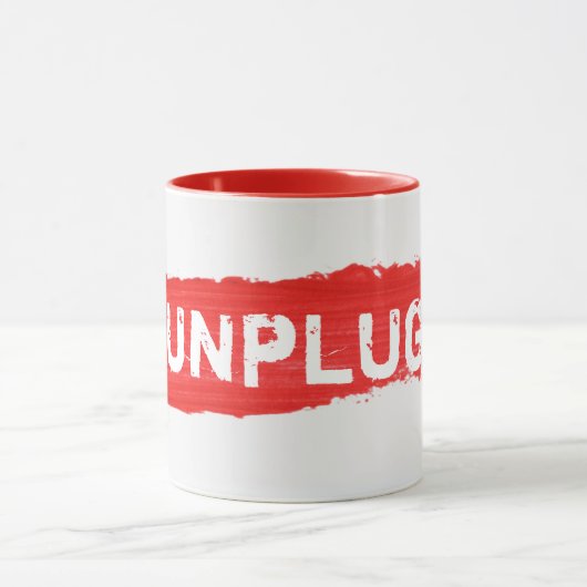 UNPLUG tekst op rode verf mok (Midden)