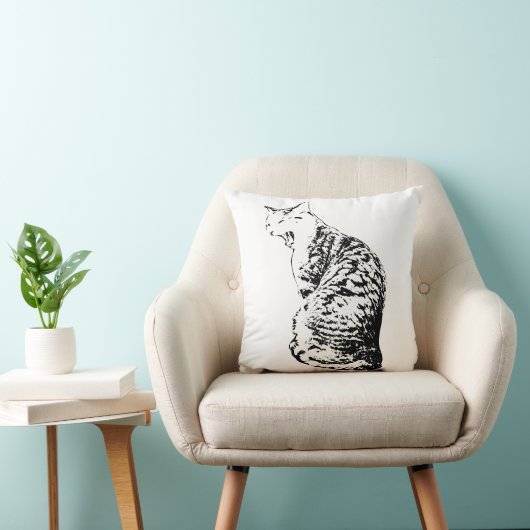 Upright Yawning Tabby Cat Monochrome Sierkussen (Stoel)