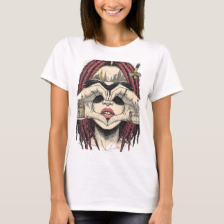 Urban Heart Vision: Roze Dreads, Stadssilhouet en T-shirt