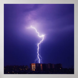 Urban Power Surge - Dynamische bliksemschicht over Poster