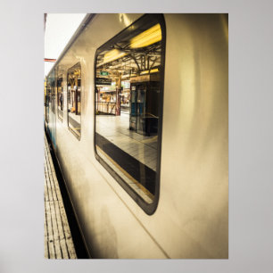 Urban Train Reflections: het moderne stadsplatform Poster